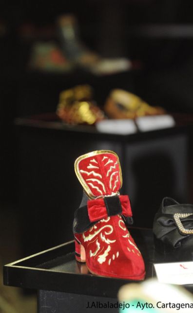 Ampliada hasta este domingo la exposición de Shoepping de los Refugios y el Teatro Romano