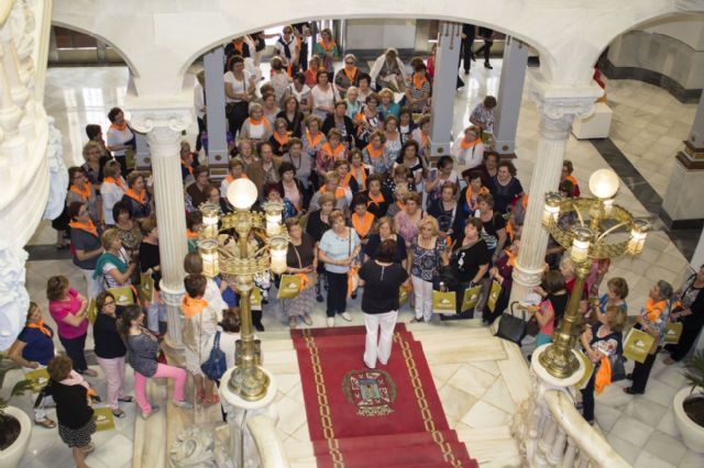 Las mujeres cartageneras de convivencia con las amas de casa de Santomera