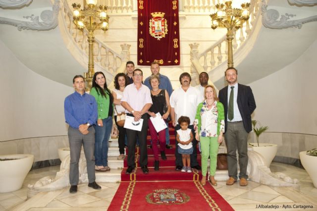 Seis alumnos ya presumen de su diploma de diseño y mantenimiento de jardines