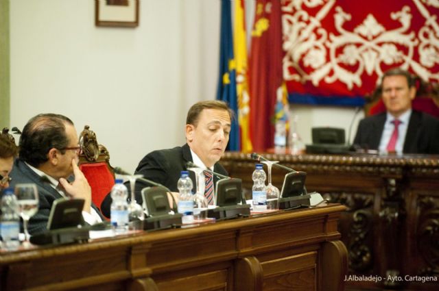 La abdicación del Rey marca los tiempos del pleno municipal