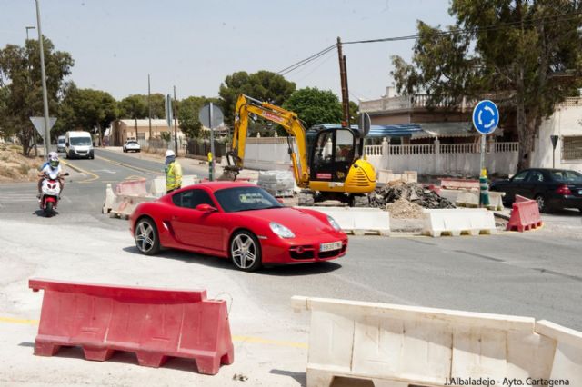 La primera glorieta de la carretera del Sifón empieza a tomar forma