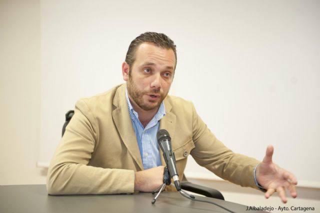 El Ayuntamiento y la Escuela de Turismo analizan las necesidades del sector