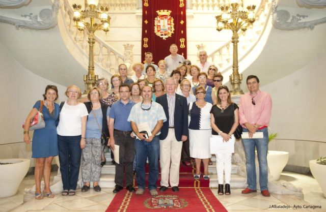 Los mayores clausuran Un Paseo por la Historia y Tradiciones de la Ciudad
