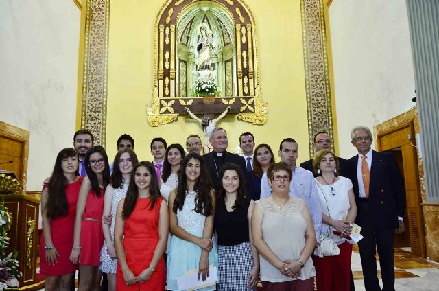 Mons. Lorca Planes confirma a diecinueve personas en Cartagena