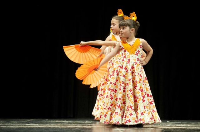 Una muestra de diferentes estilos de baile cierra el curso de la Escuela Municipal de Danza