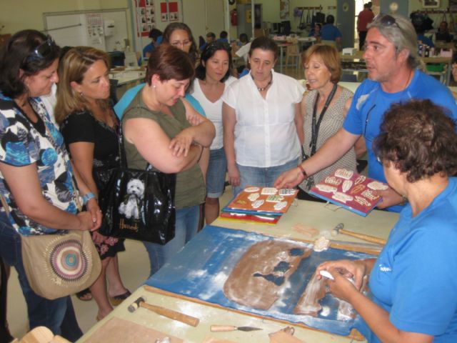 Alumnos del programa de Empleo y Formación de la ADLE se ponen al día