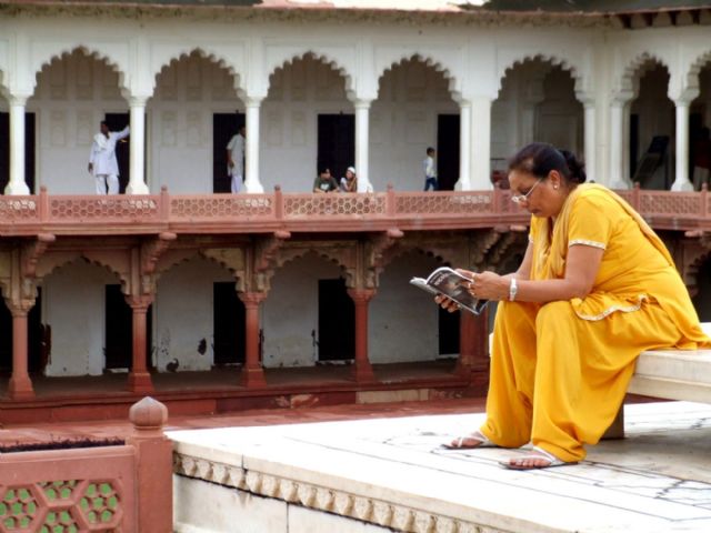 La Concejalía de Cultura  homenajea a Lola Fernández con el acto Verso y Fuego