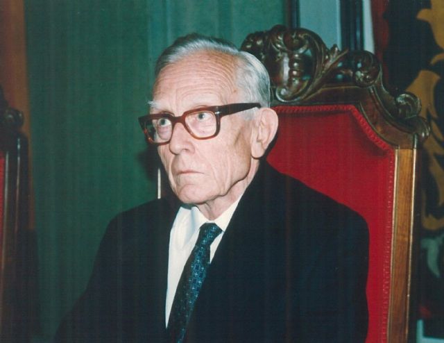 Ofrecen al Ayuntamiento la biblioteca del historiador cartagenero Jover Zamora