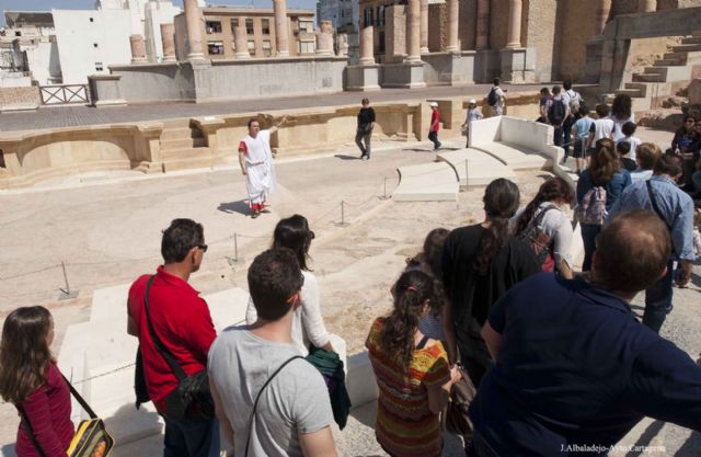 Los pequeños también descubren este verano la huella de Carthago Nova