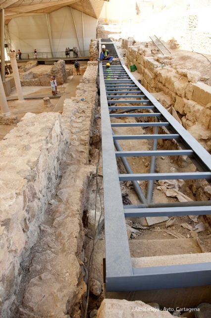 La pasarela que permitirá recorrer el Foro Romano empieza a tomar forma