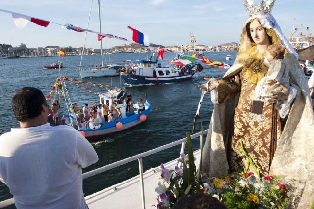 Misa y procesión marítima para celebrar la Virgen del Carmen