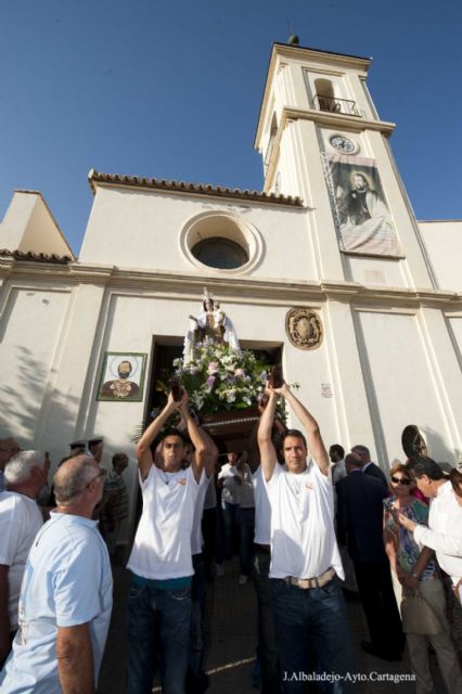 Fieles y pescadores acompañaron a la Virgen del Carmen en su procesión marinera 2014