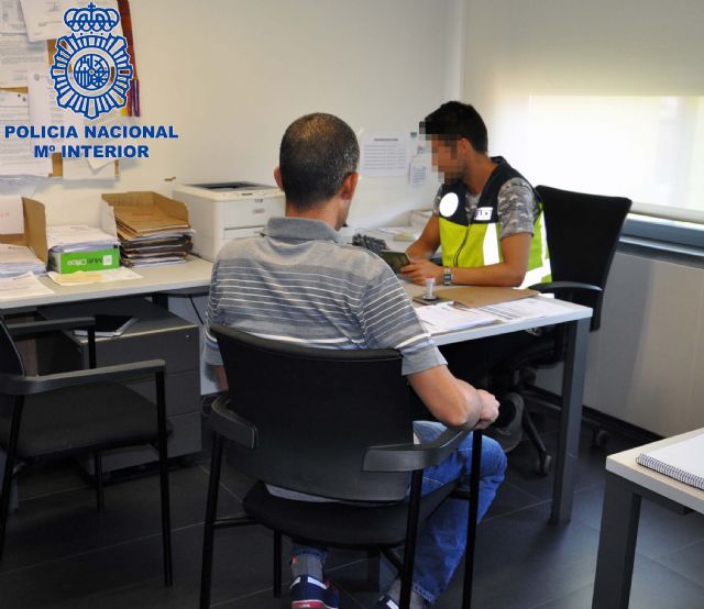 Fruto de la colaboración internacional se logra la detención de una persona por falsificación de documentos