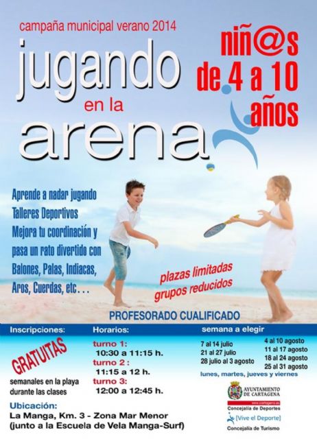 Jugando en la arena aúna el deporte y la diversión entre los pequeños