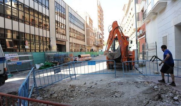 'El ayuntamiento adjudica en 2013 el 83,75 % de las obras y servicios sin concurso público'