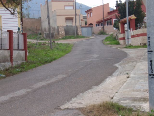 'Sin asfalto, sin aceras, sin accesos en pleno siglo XXI'