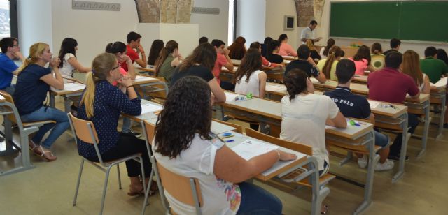 La Escuela de Telecomunicación imparte este curso dos grados bilingües con el 70% de los contenidos en inglés