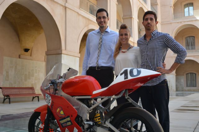 Tres estudiantes de la Politécnica desarrollan un sistema de monitorización en tiempo real para una moto de competición