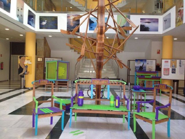 APICES muestra su Desván de las palabras en el Ramón Alonso Luzzy