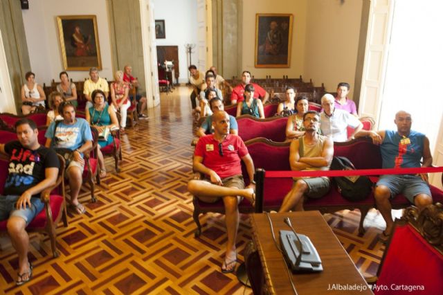 Un grupo folclórico de Lanzarote hace turismo por la ciudad