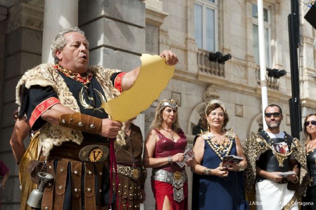 El pregonillo anuncia la llegada de Carthagineses y Romanos