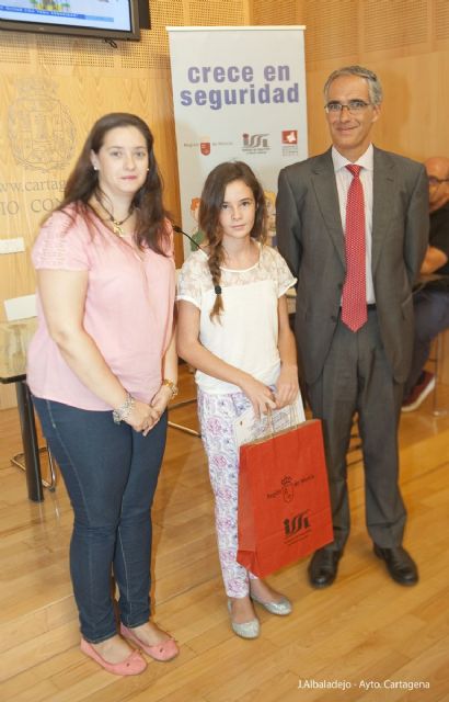 Los ganadores del concurso Crece en Seguridad reciben sus premios