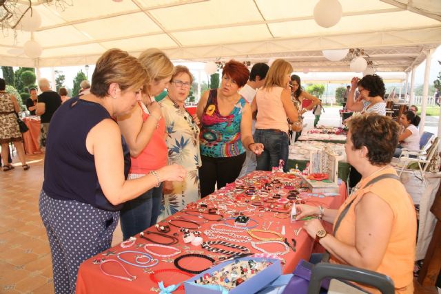 El arte del bolillo se deja ver en El Algar