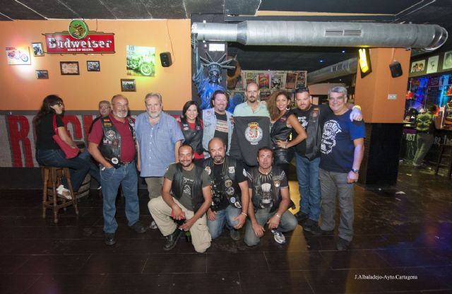 Motoclub Cartagena estrena sede con una gran michironada
