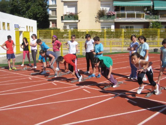 Deportes y la ADLE organizan una jornada de Atletismo para el proyecto Garantía Juvenil
