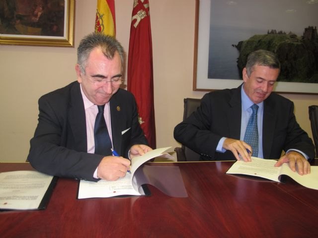 La Comunidad promueve el uso del transporte público entre los universitarios de Cartagena con el Unibono