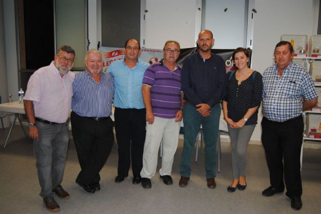 Más de 400 pájaros se citan esta semana en el Concurso Ornitológico