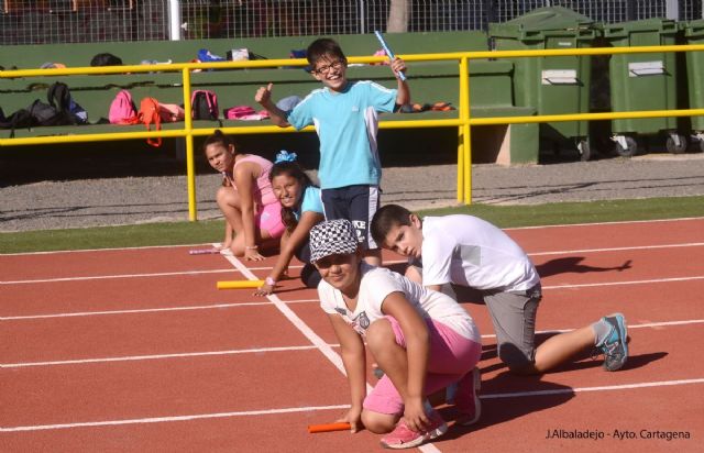 El primer MACROADE de Atletismo acerca el deporte a 300 escolares
