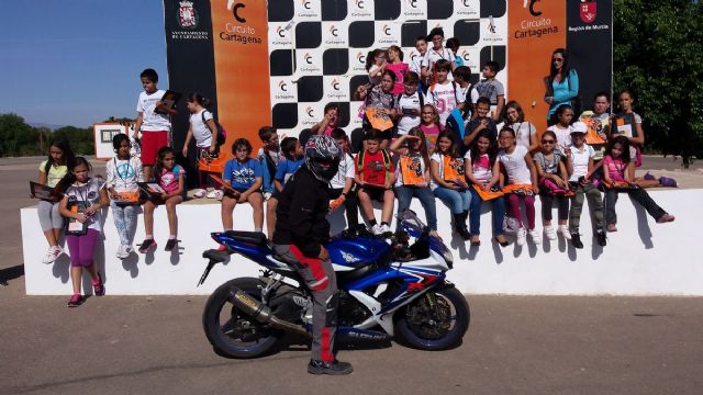 Los escolares del Virginia Pérez disfrutaron de una jornada motera