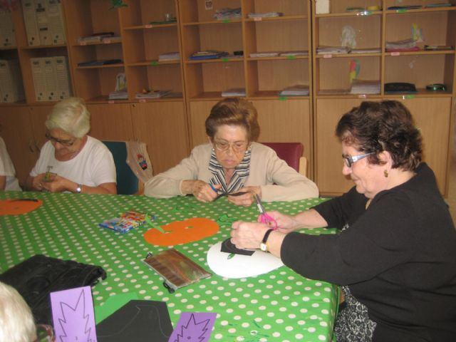 Brujas y calabazas se adueñan de los Centros de Día de El Algar y Los Dolores