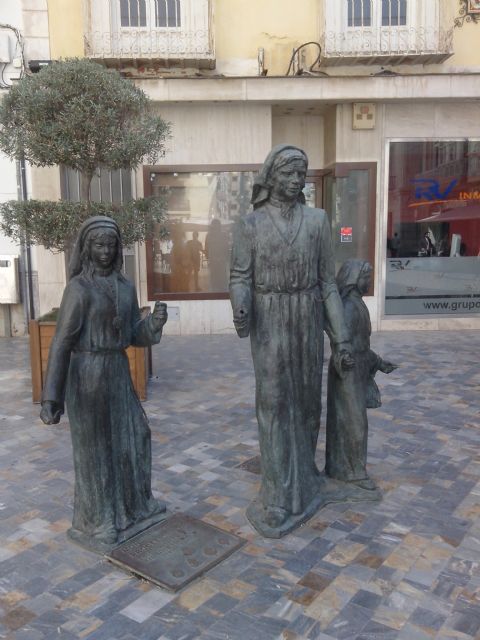 MC propone la instalación de cámaras como medida disuasoria ante el enésimo acto vandálico contra el monumento al Procesionista