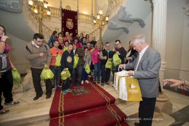 Cartagena recibe a los jóvenes de Operación Sonrisa de Tenerife
