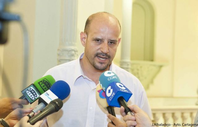 El concejal de Deportes niega que haya privatizaciones ni cambios en la gestión de los pabellones