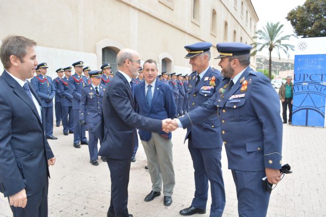 Estudiantes de la Academia General del Aire visitan los campus de la UPCT