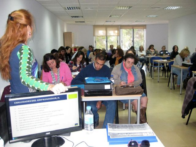 Jornada de autoempleo y de creación de cooeprativas para los alumnos del programa Empleo-Formación