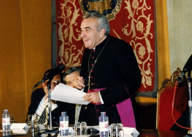 La alcaldesa resalta la estrecha implicación de monseñor Azagra con Cartagena