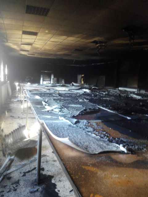 Incendio en el montaje del belén del Albujón