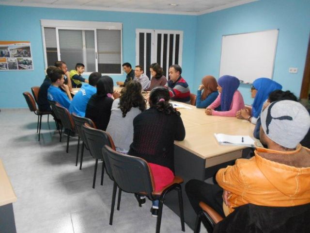 El Ayuntamiento informa a los jóvenes de La Aljorra sobre su oferta cultural y de ocio