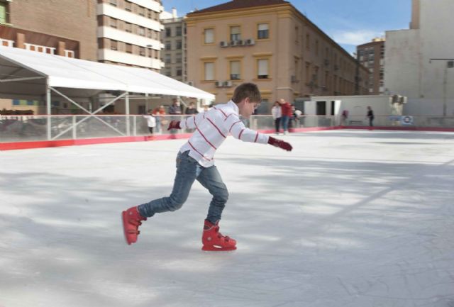 El sábado se abre la pista de hielo con precios populares