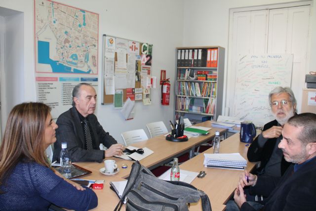 Sandro Luna, ganador del 28 Premio Internacional de Poesía Antonio Oliver Belmás