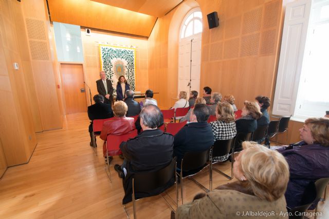 Nuestros mayores pasean por la historia de Cartagena