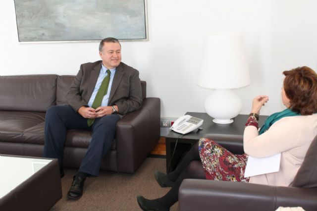 El AVE, la ampliación del Puerto y la Rehabilitación del Casco, centran la entrevista entre la alcaldesa y el consejero de Fomento