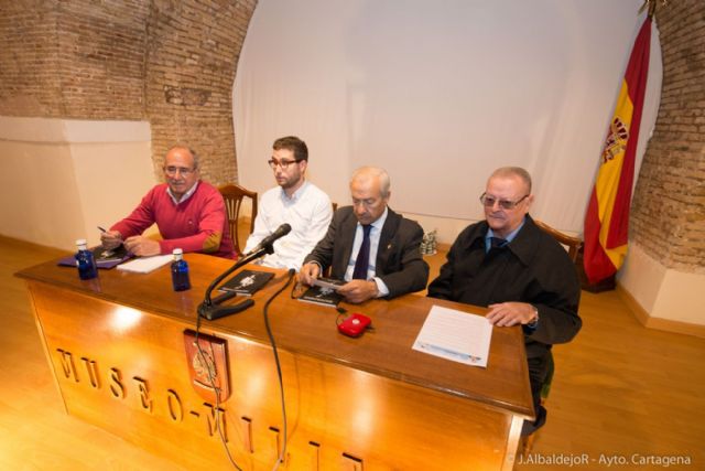 El barrio Peral presenta un libro sobre sus orígenes por su 125 cumpleaños