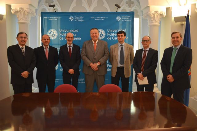 El consejero de Fomento se reúne con el Rector y directores de centro