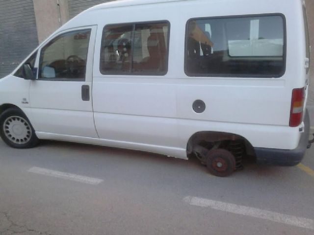 'La ola de vandalismo en la urbanización Mediterráneo se extiende a la Nueva Cartagena'