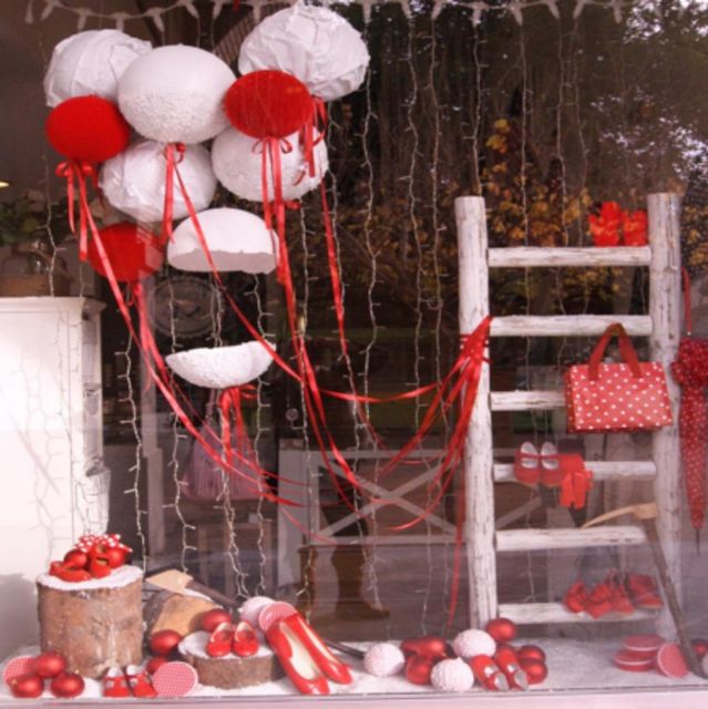 Pequeña Moma se lleva el primer premio del Concurso de Escaparates de Navidad